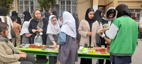 بازارچه کسب و کار دانش‌‍آموزان مدرسه حضرت رقیه(س)