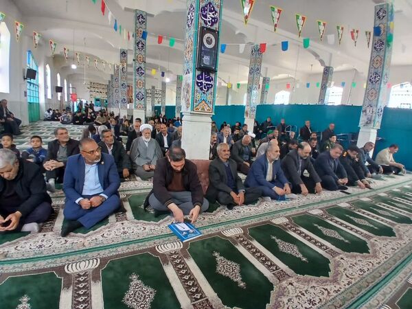 حضور در نماز جمعه، نشانه اتحاد و همبستگی 