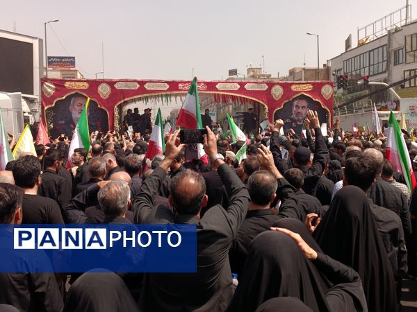 وداع تهرانی‌ها با پیکر مطهر شهدای حمله تروریستی رژیم صهیونیستی 