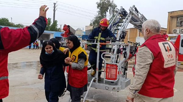 برگزاری مانور «زلزله و ایمنی» زیر بارش رحمت الهی