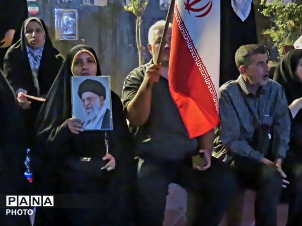 میدان انقلاب؛ جغرافیای همدلی در سایه سار نام میهن