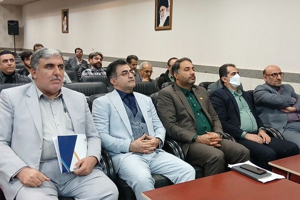 نشست هم‌اندیشی کارشناسان اداره کل و مسئولین و مدیران مدارس منطقه چهاردانگه