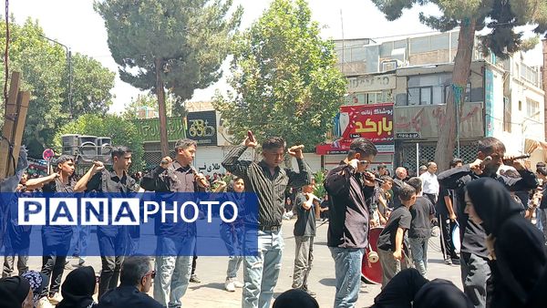 عزاداری ظهر  عاشورا در خیابان‌های شهر نیشابور 