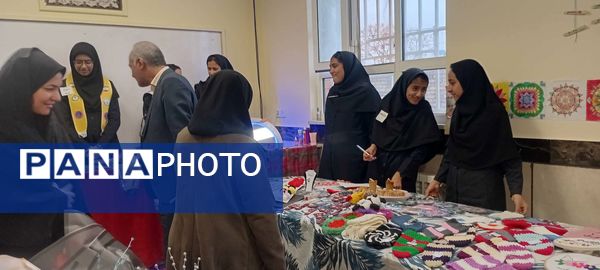 بازدید مدیر و پرسنل دبیرستان مادر مهربان خلیل آباد از بازارچه کار آفرینی