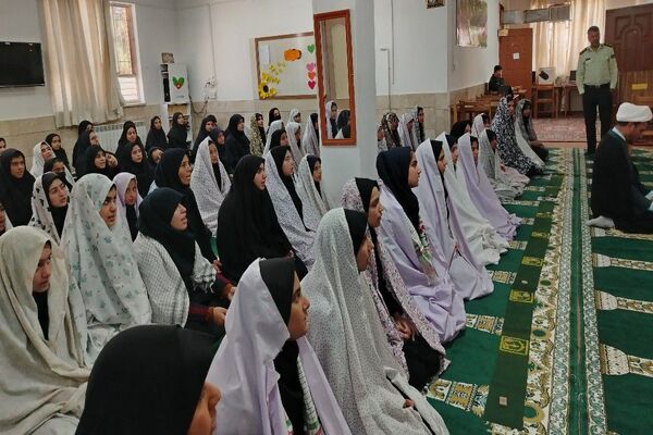 اقامه نماز جماعت ظهر و عصردر دبیرستان شهید مجید دهنوی 