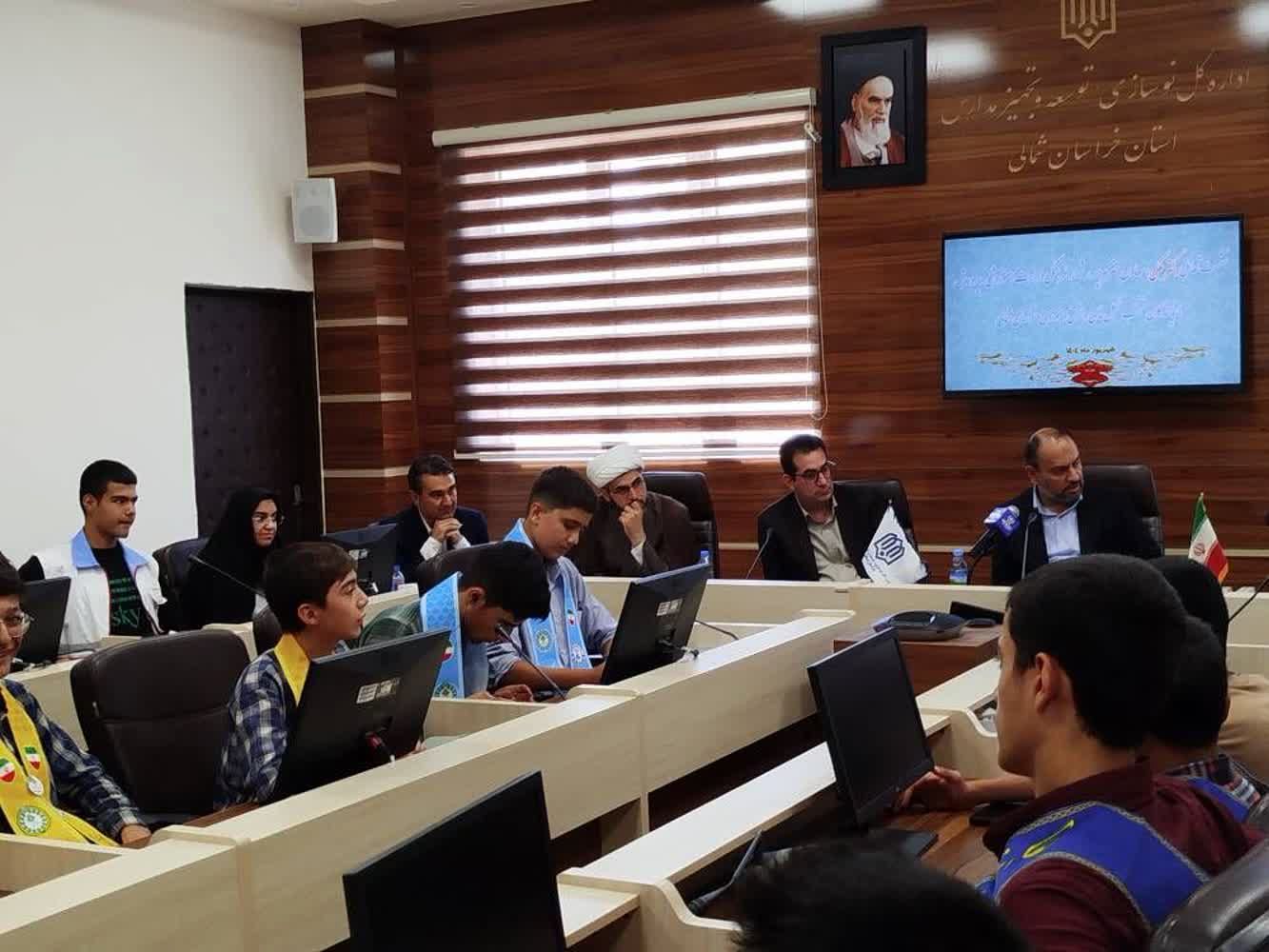 نشست معاون پرورشی و فرهنگی وزیر آموزش و پرورش با دانش آموزان پسر عضو تشکل های دانش آموزی برگزار شد