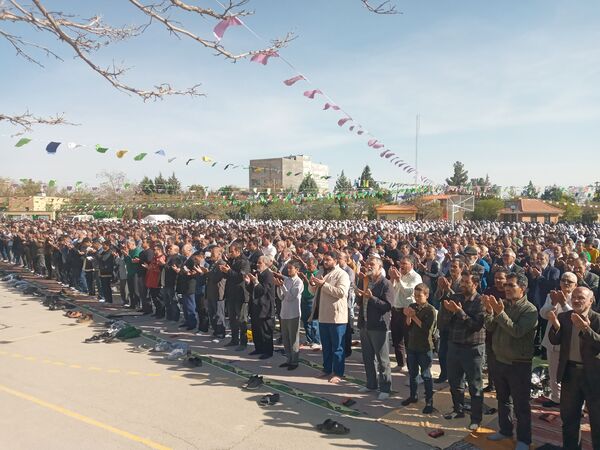 اقامه نماز عید فطر در شهرستان چناران