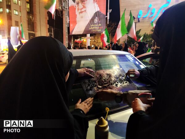 حضور پر صلابت مردم مشهد در راهپیمایی عزاداری 