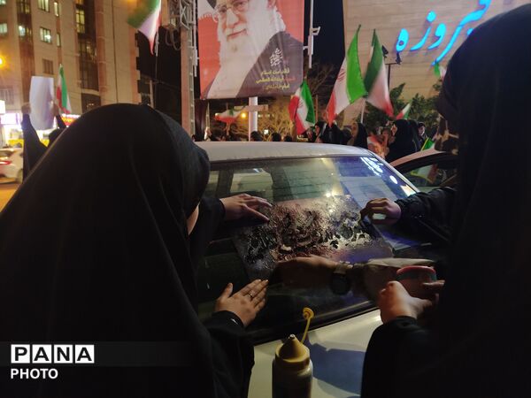 حضور پر صلابت مردم مشهد در راهپیمایی عزاداری 