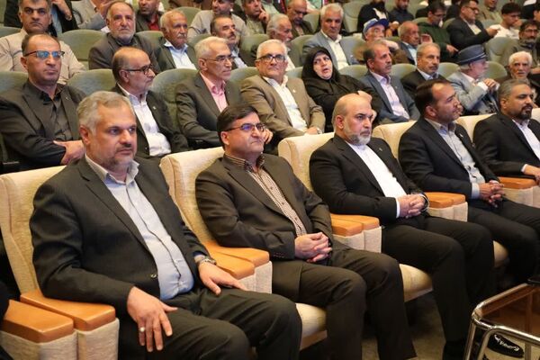 آیین بزرگداشت مردان نامدار با حضور چهره‌های فرهنگی و هنری در فرهنگسرای شهرکرد 