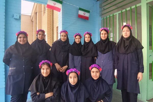مراسم باشکوه میلاد حضرت زینب(س) و روز پرستار در مدارس شهرستان ورامین