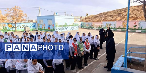 زنگ انقلاب در مدرسه فاطمه‌الزهرا(س) باخرز