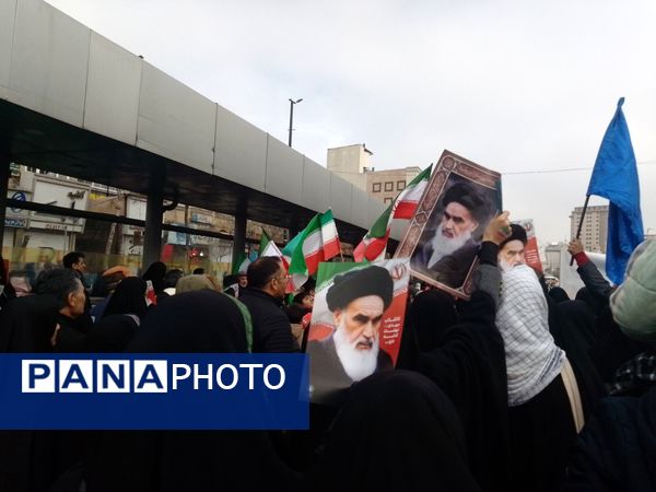 مشهد الرضا شاهد غوغا مردم در راهپیمایی ۲۲ بهمن شد