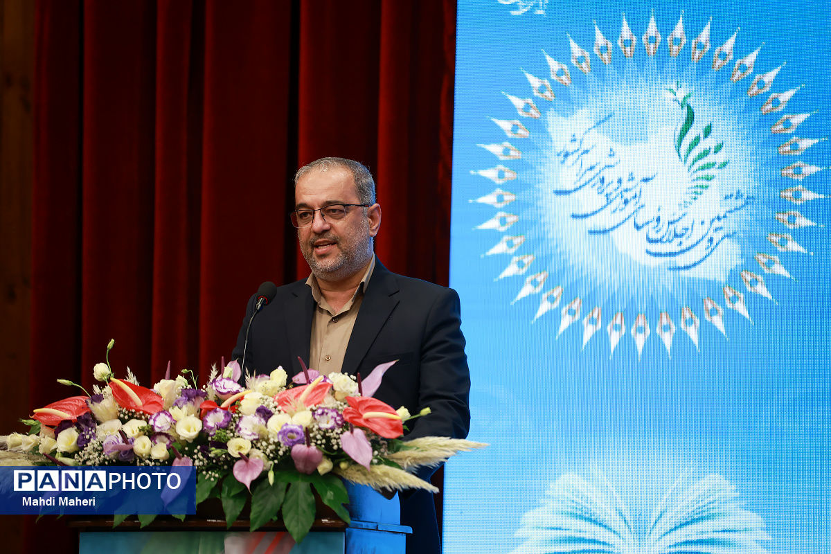 به‌کارگیری هرگونه نیروی آزاد بدون مجوز گزینش ممنوع است