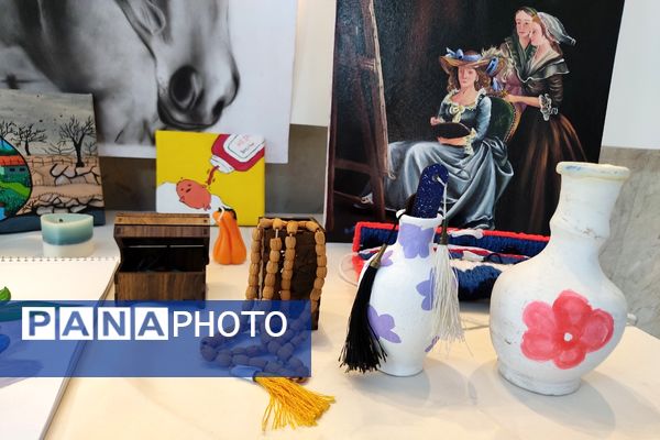 نمایشگاه صنایع و هنرهای دستی، تجسمی دانش‌آموزان در مدرسه دخترانه اندیشه یک اردبیل