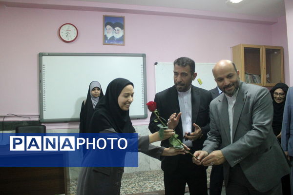 سپاس معلم در دبستان دخترانه شهید باهنر بوشهر 