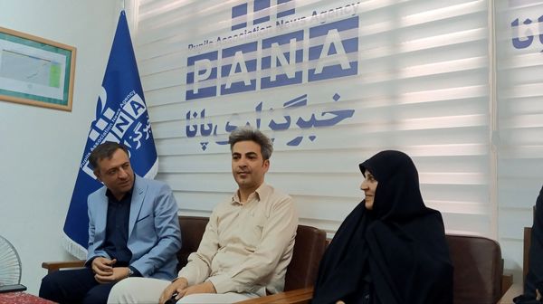 بازدید مدیر آموزش و پرورش ناحیه یک زنجان و تجلیل از فعالان خبرگزاری پانا در استان