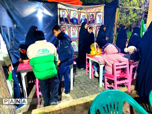 کودکان هم پای والدین در تجمعات شبانه