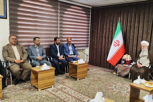 دیدار دختران دانش‌آموز سنندجی با نماینده ولی‌فقیه در کردستان 