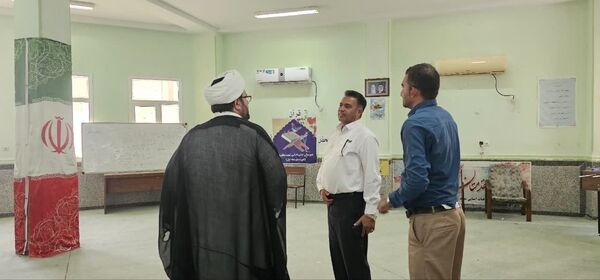 غبارروبی نمازخانه‌های مدارس قشم در آستانه سال تحصیلی جدید