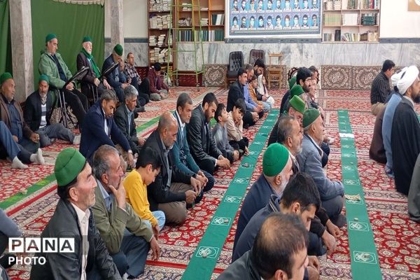 حضور دانش آموزان در دومین نماز عبادی، سیاسی جمعه ماه مبارک رمضان در شهر بار نیشابور
