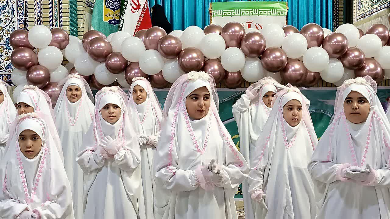 نماز جماعت انسجام‌بخش جشن تکلیف دختران بویراحمدی