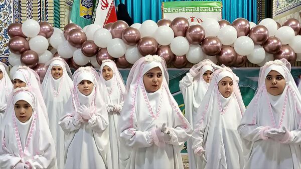 نماز جماعت انسجام‌بخش جشن تکلیف دختران بویراحمدی