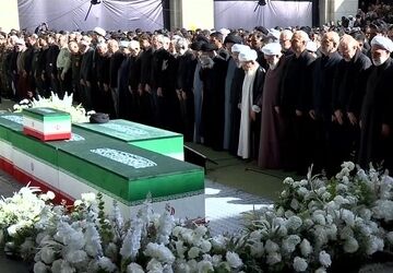 ایران در ماتمِ رهبر شهید؛ ‌اقامه نمازِ آخر بر پیکر آقای شهید ایران