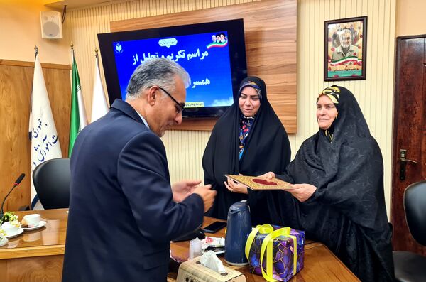 مراسم تجلیل از خانواده‌های شهدا در آموزش و پرورش گلستان