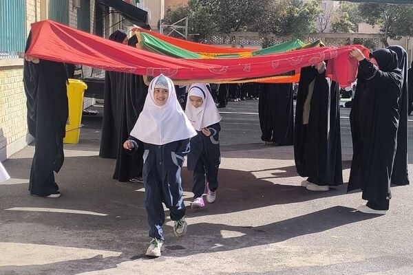تجدیدِ پیمان با انقلاب و اهل بیت(ع) در روز ۱۳ آبان