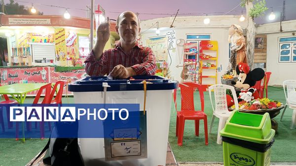 حضور اقشار مختلف مردم لارستان پای صندوق‌های رای