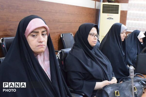  تجلیل از مدیران و دانش‌آموزان منطقه ۱۴ در رویداد پرسش مهر