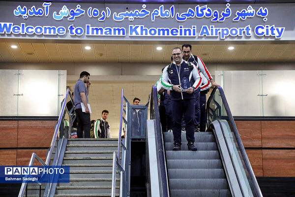 بازگشت تیم ملی وزنه‌برداری با جام قهرمانی‌