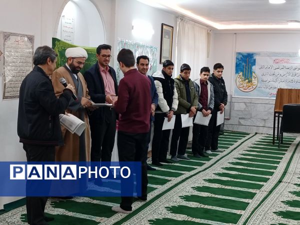 تجلیل از اعضای فعال بسیج دبیرستان نمونه آیت‌الله خامنه‌ای کاشمر