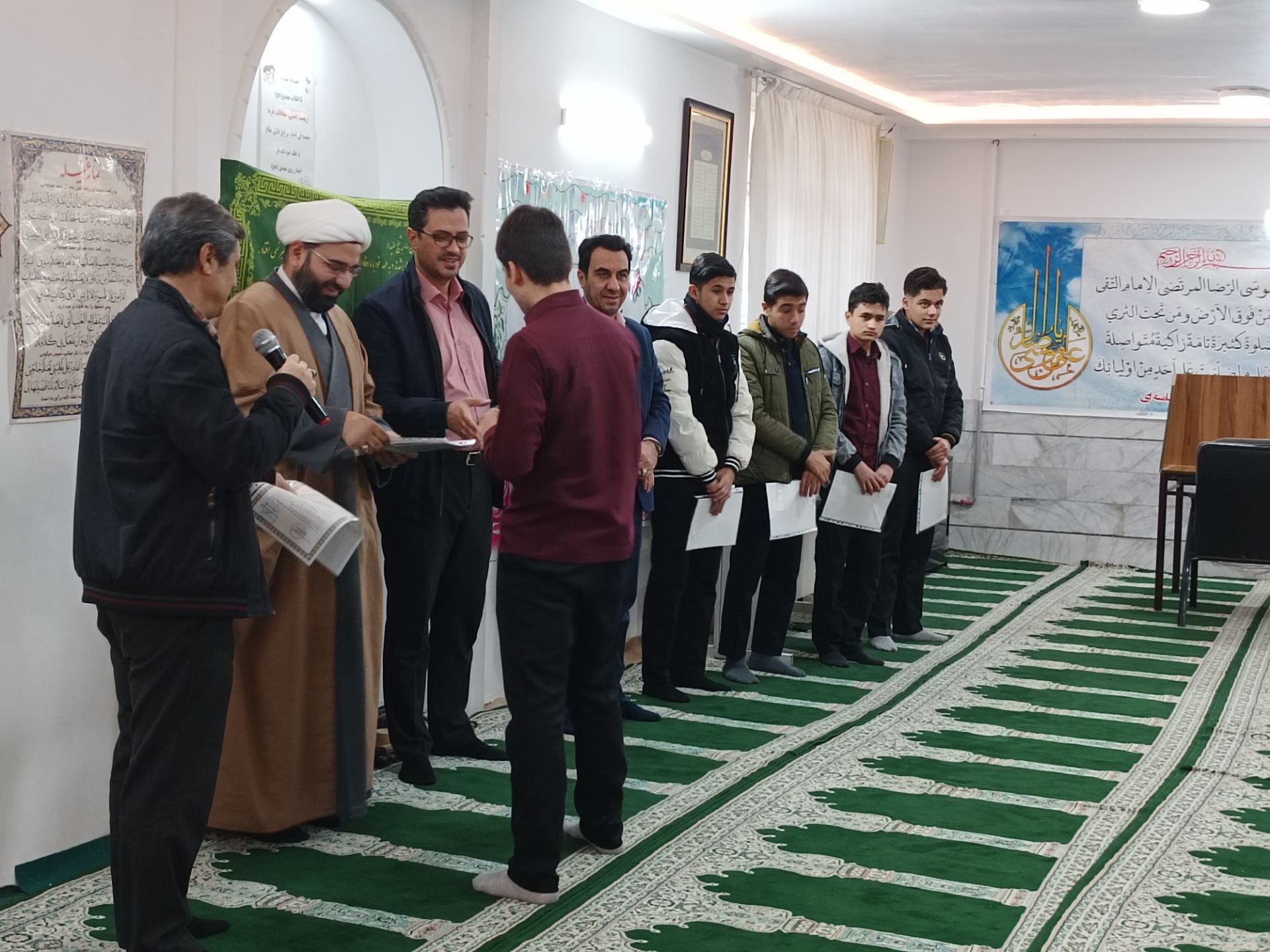 تجلیل از اعضای فعال بسیج دبیرستان نمونه آیت‌الله خامنه‌ای کاشمر