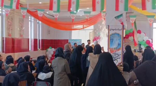 برگزاری جشن مدرسه‌ای «ایران‌مون» در دبیرستان ام‌البنین بیرانوند