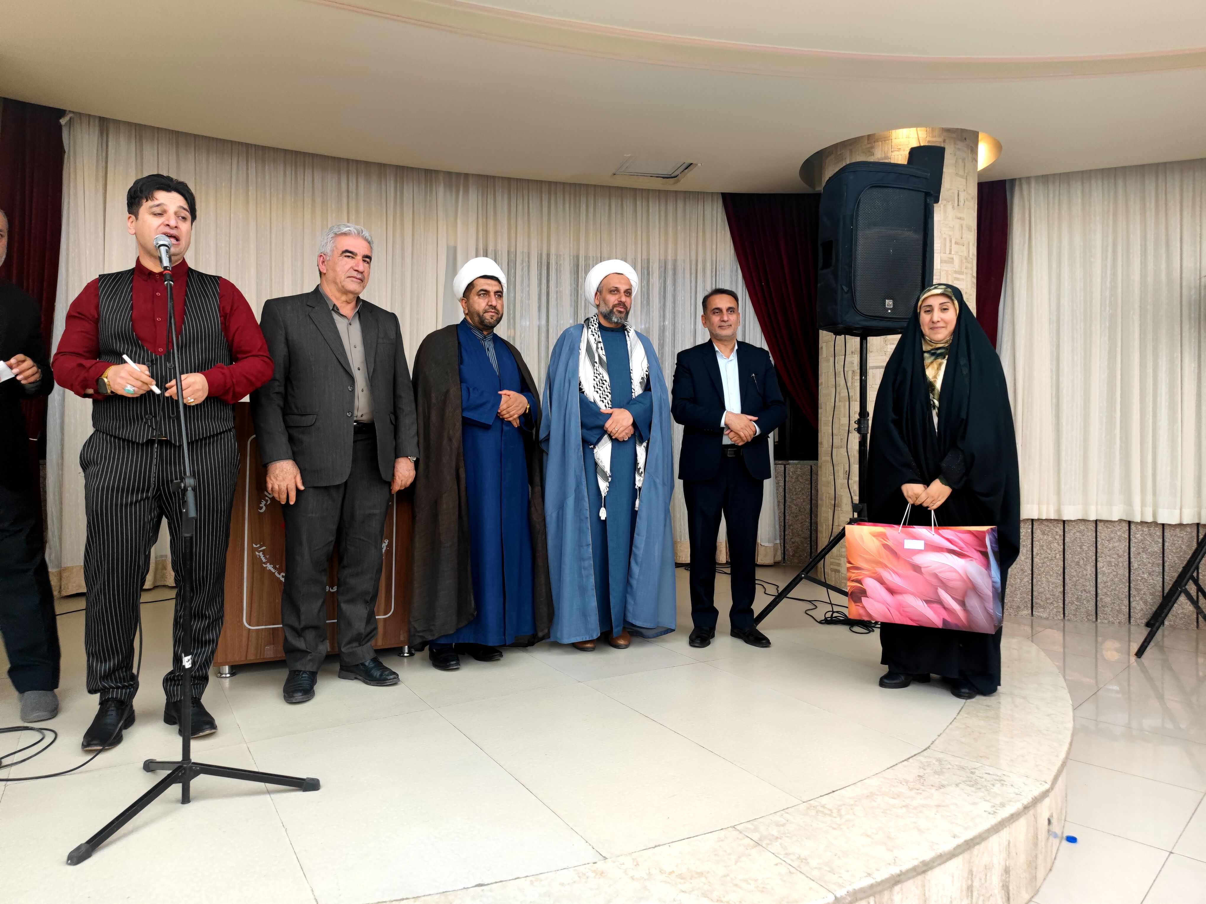 آیین تجلیل ازخادمین مراسم اعتکاف دانش‌آموزی