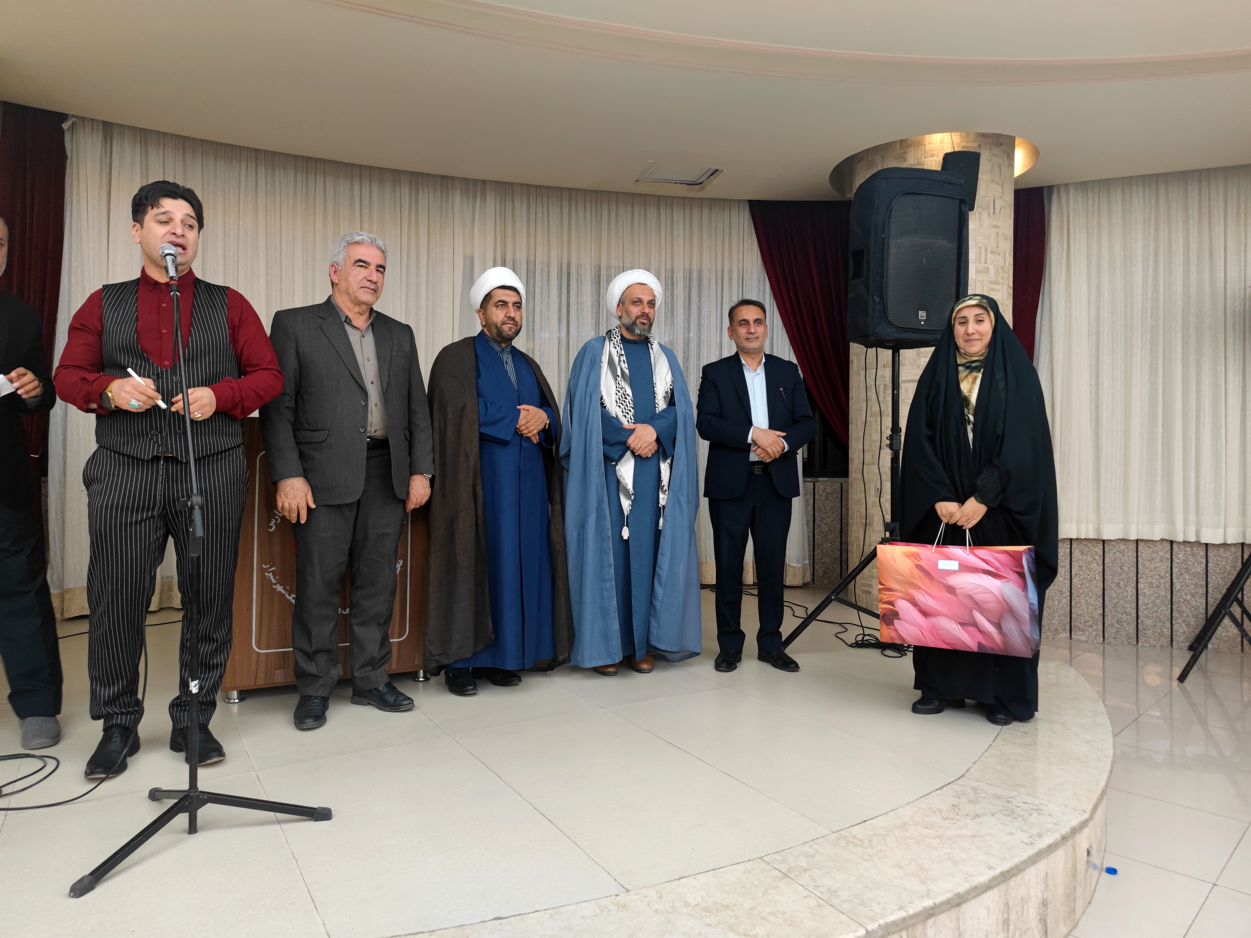 آیین تجلیل ازخادمین مراسم اعتکاف دانش‌آموزی