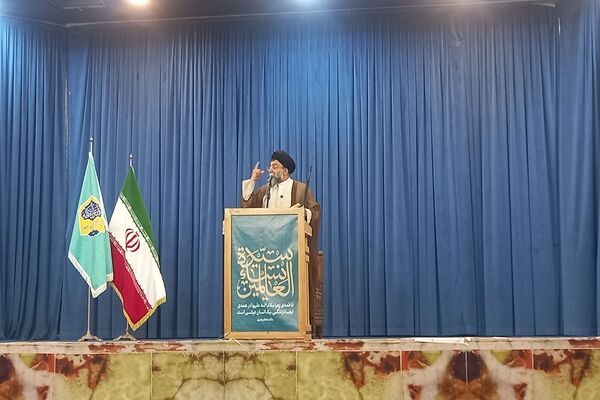 تقدیر از برگزیدگان پویش دانش‌آموزی در نماز جمعه باشکوه پیشوا