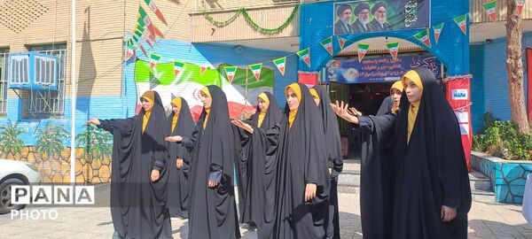 جشن میلاد حضرت زینب(س) و گرامیداشت روز پرستار در دبیرستان اهل‌البیت(ع) ناحیه 4 کرج