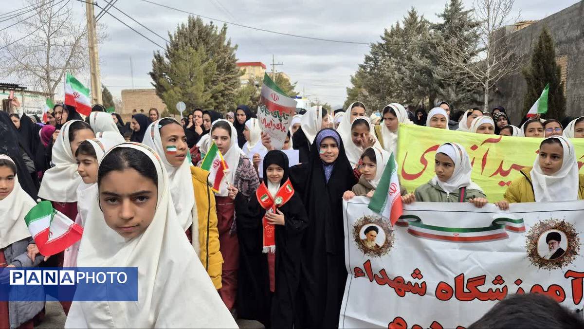 پیمان دانش‌آموزان با آرمان‌های انقلاب