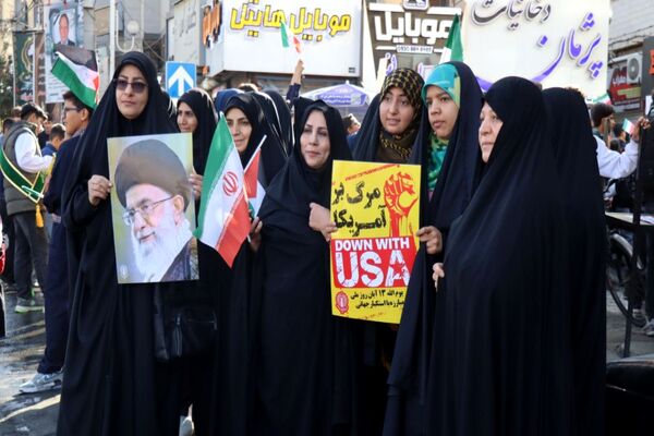 حضور پرشور دانش‌آموزان پاکدشتی در راهپیمایی روز ۱۳ آبان