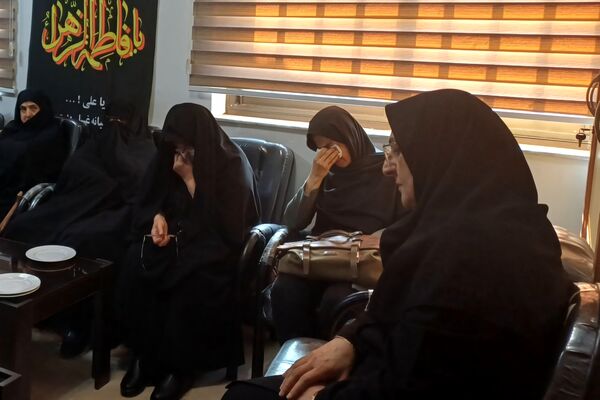 اشک و افتخار در شهرداری خشکبیجار؛ آیین ویژه دهه فاطمیه برای مادران شهدا