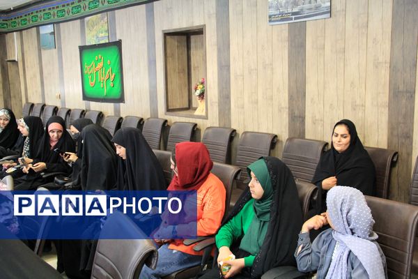 جلسه توجیهی دانش‌آموزان خبرنگار فریدن برای حضور در پای صندوق‌های رای