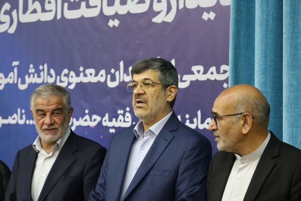 ضیافت افطاری جمعی از دانش‌آموزان با امام جمعه یزد 
