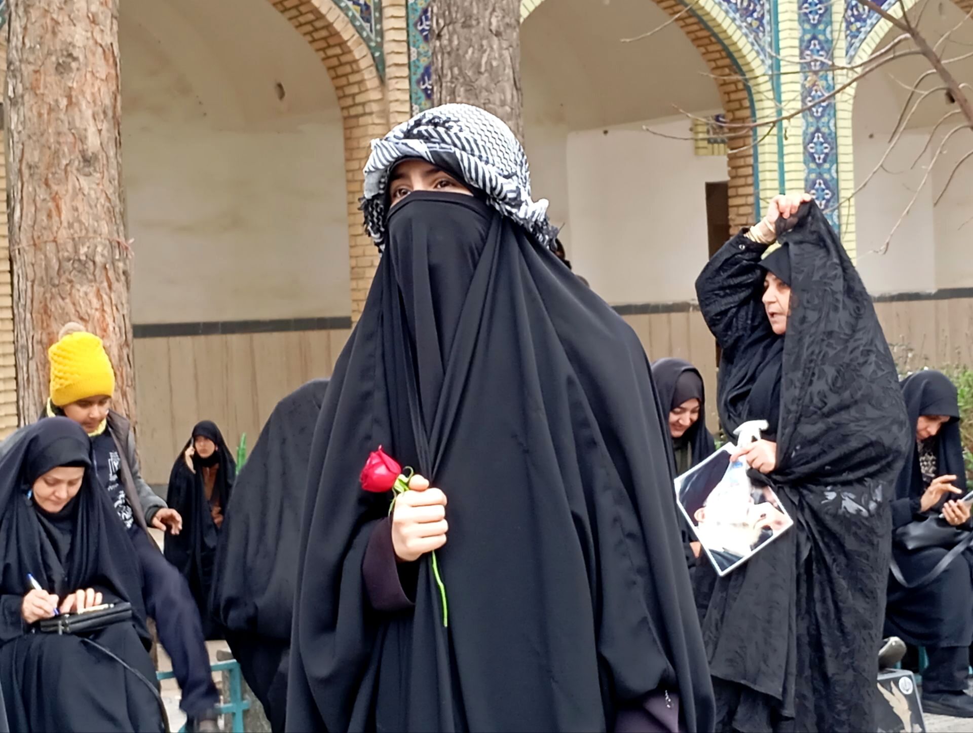 وداع با پیکر مطهر شهید فرشاد بنام در گلزار شهدا نیشابور 