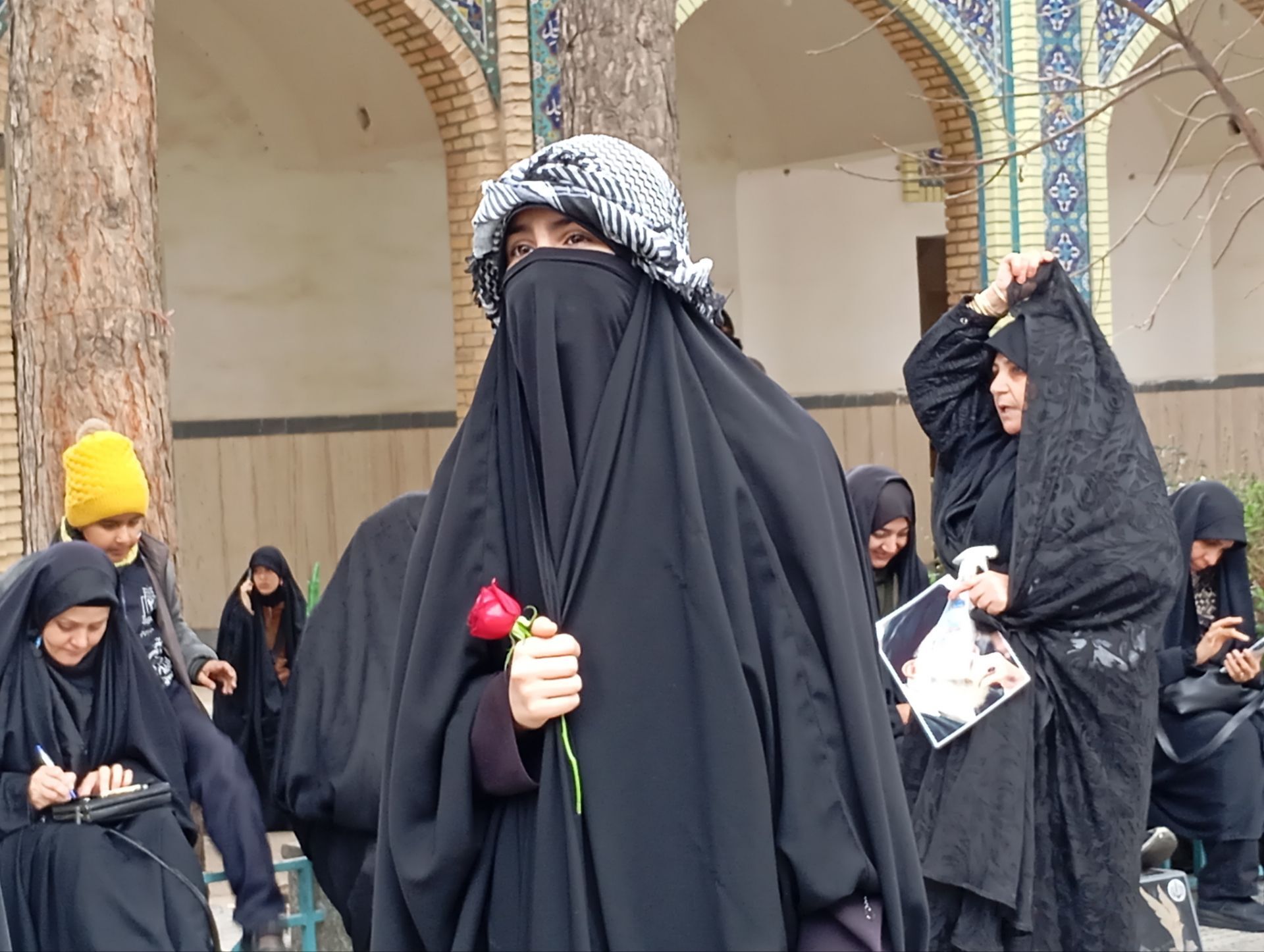 وداع با پیکر مطهر شهید فرشاد بنام در گلزار شهدا نیشابور 