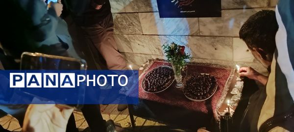 اجتماع مردم مشهدی مقابل خانه مادر شهید جمهور جهت ابراز همدردی