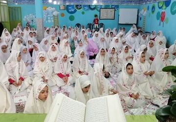 اقامه نماز جماعت در روزهای اول مدرسه