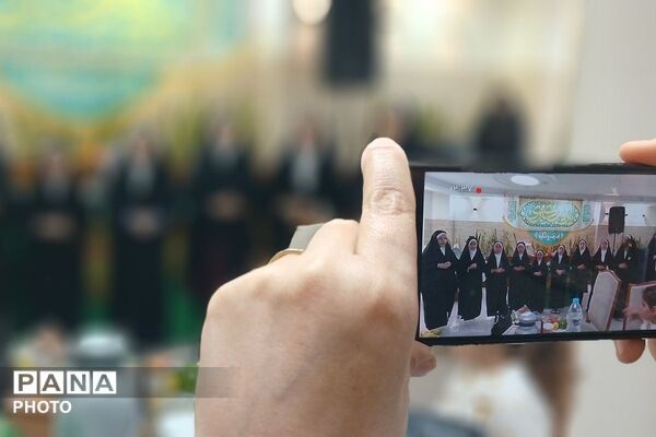 تجلیل خادمان امام رضا (ع) از پرستاران در اسلامشهر